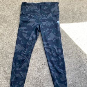 Navy Gap Fit Camo Leggings